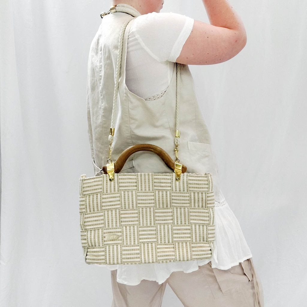 BEIGE WOVEN HANDBAG