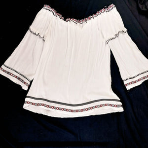 OFF SHOULDER BOHEMIAN TOP - UK18/20