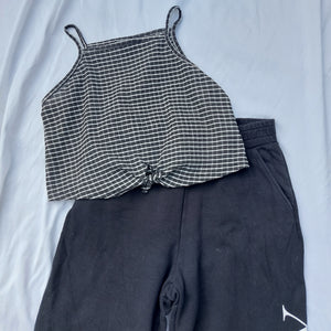 BLACK AND WHITE STRIPED TOP- M