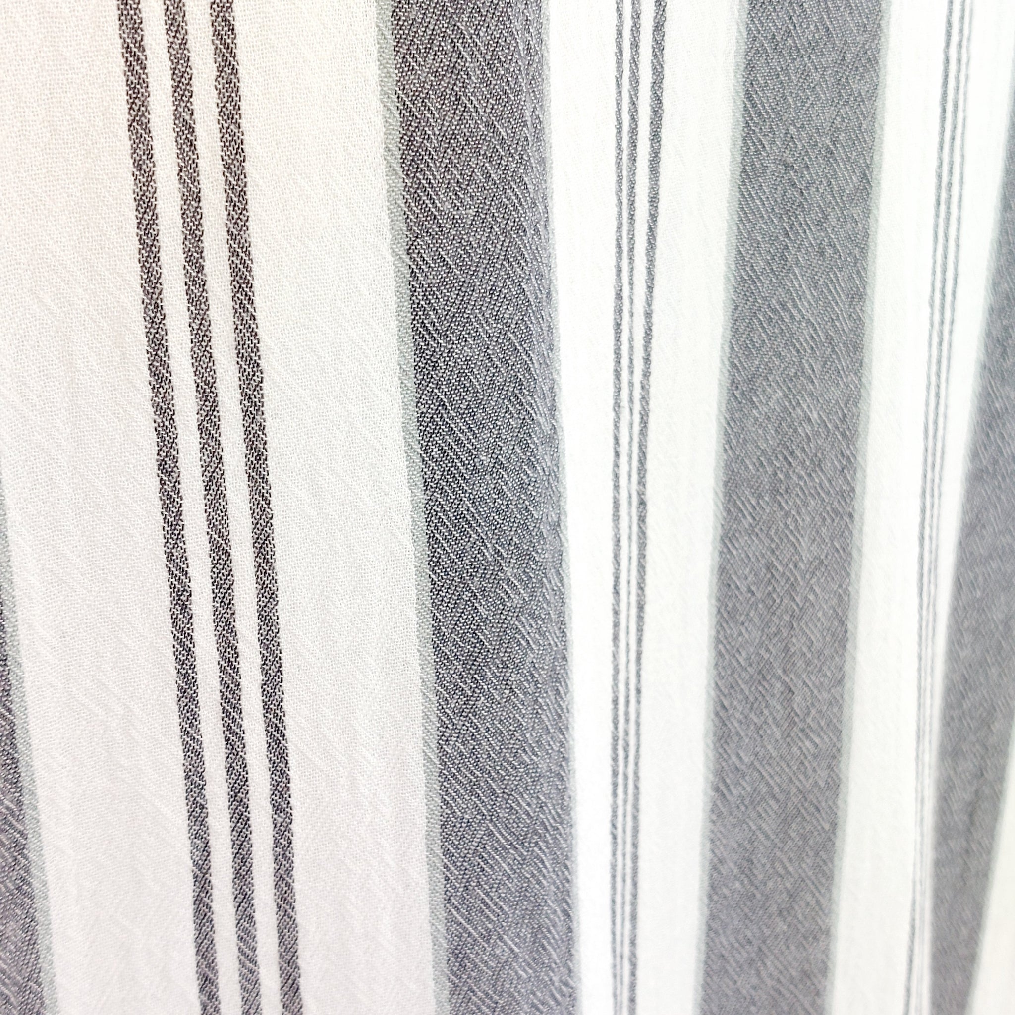 WHITE AND GREY STRIPED SCARF