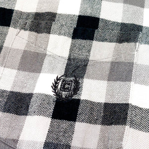 VINTAGE BLACK AND WHITE PLAID SHIRT - M