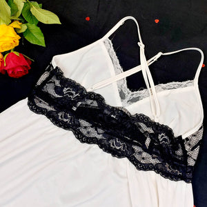 VINTAGE WHITE SLIP WITH BLACK LACE - S