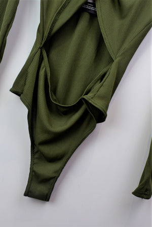 <transcy>BODY CON CORTE VERDE KHAKI</transcy>